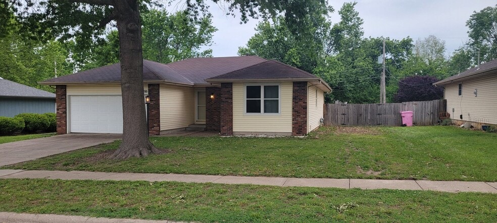 Building Photo - 2793 W Katella Ln