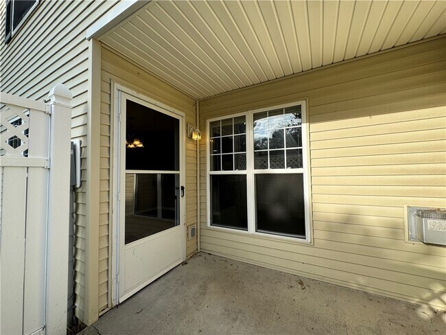 Building Photo - 749 Royal Sunset Dr