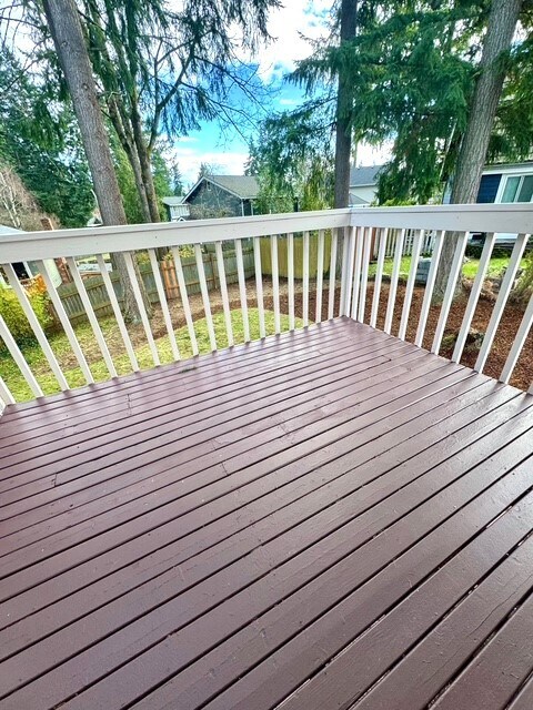 Building Photo - 202 Vashon Ave SE