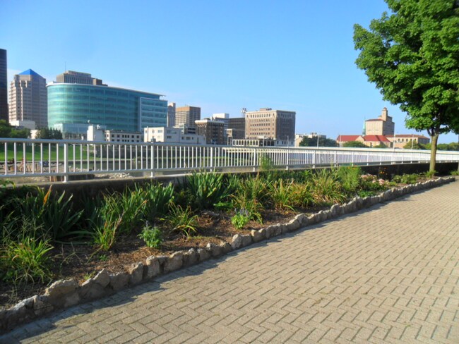 Building Photo - 11 Linwood St