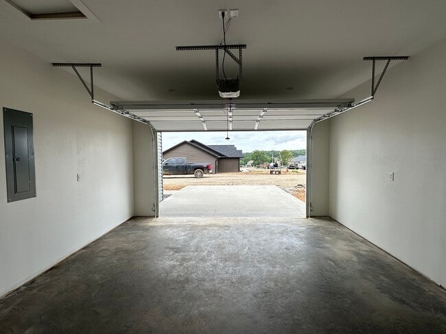 Building Photo - BRAND NEW 4 BED 3 BATH in WAYNESVILLE