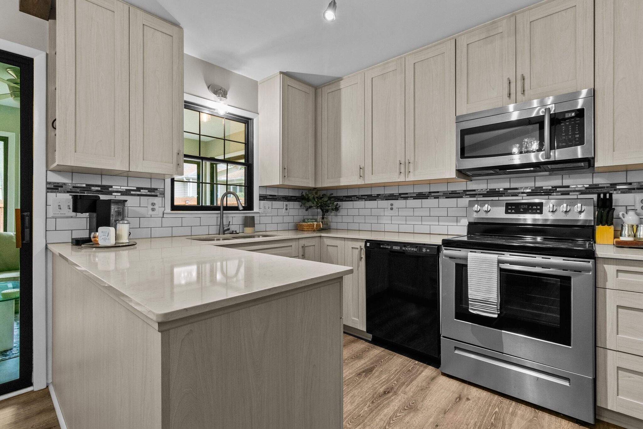 Building Photo - 1635 Longleaf Dr E