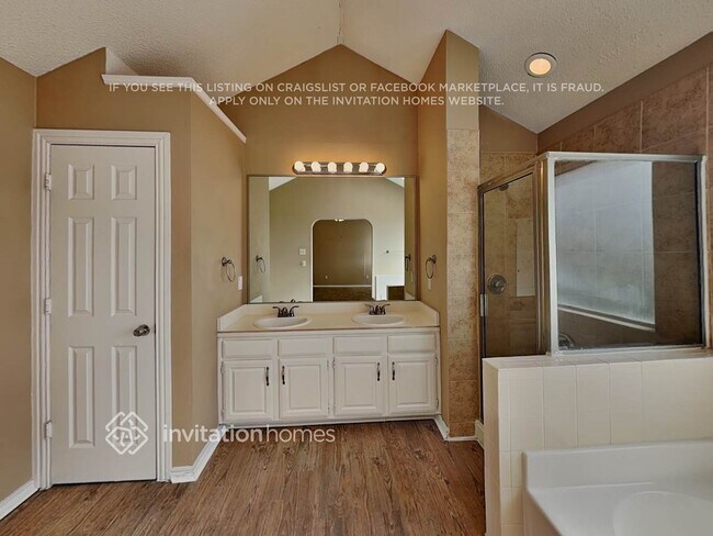 Building Photo - 3823 Branch Hollow Cir