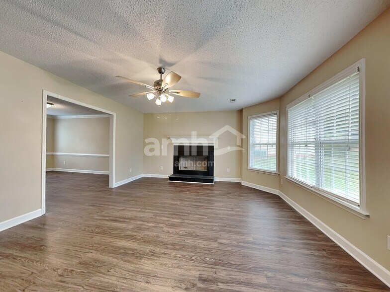 Building Photo - 401 Tar Heel Ln