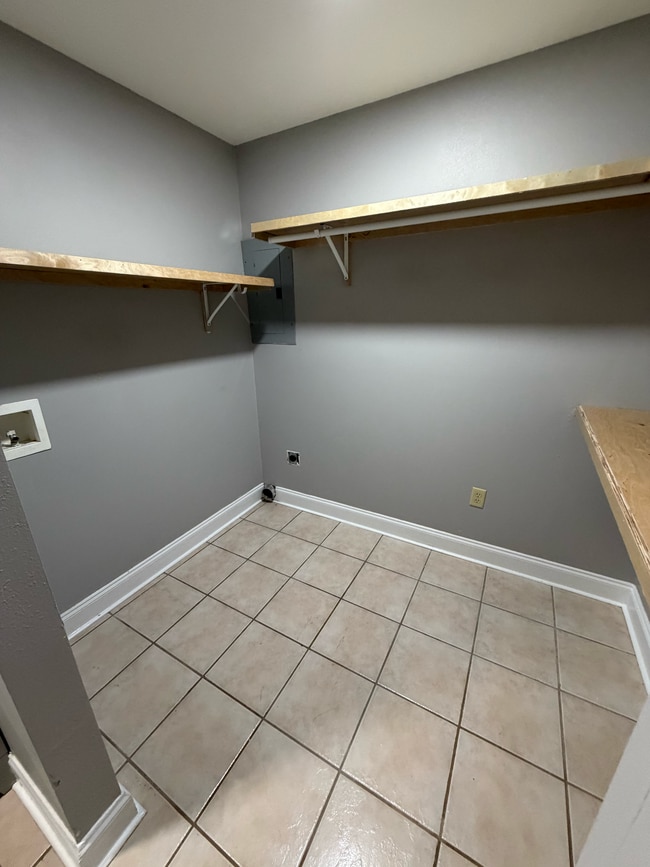 Building Photo - Crystal Lake Apartments