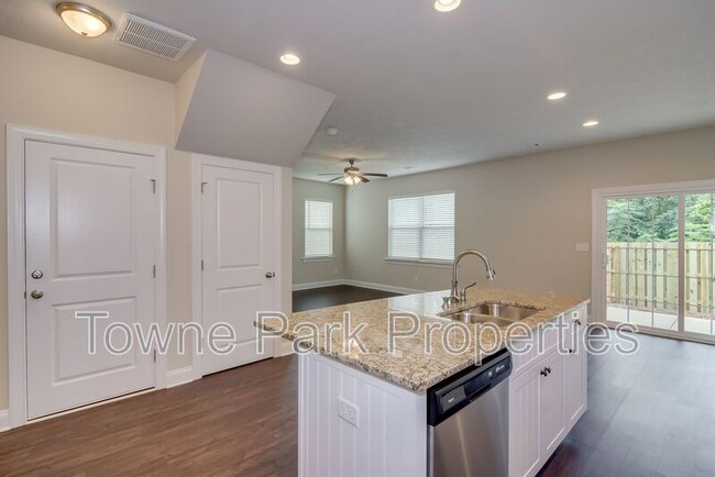 Building Photo - 1830 Butternut Dr
