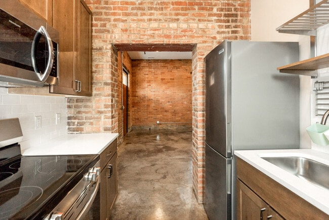 Building Photo - 225 Old South High St