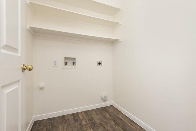 Building Photo - 2117 Saint Lucia Calle