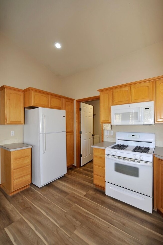 Building Photo - 3 bed 2 bath rancher with office