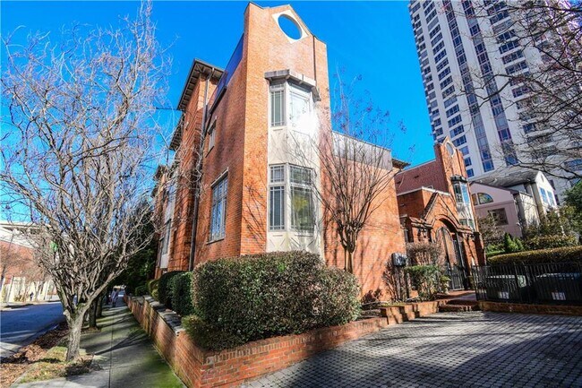 Building Photo - 4 Prichard Way NE