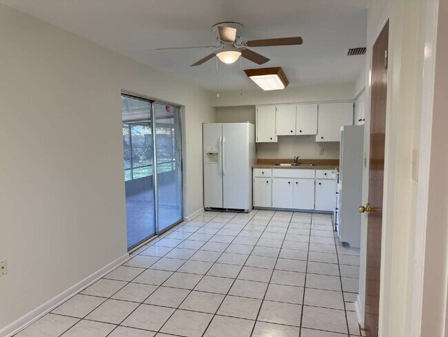 Building Photo - "Charming 2-Bedroom Retreat with optional studio on Coral Avenue – Cozy Comfort Awaits in Kissimm...