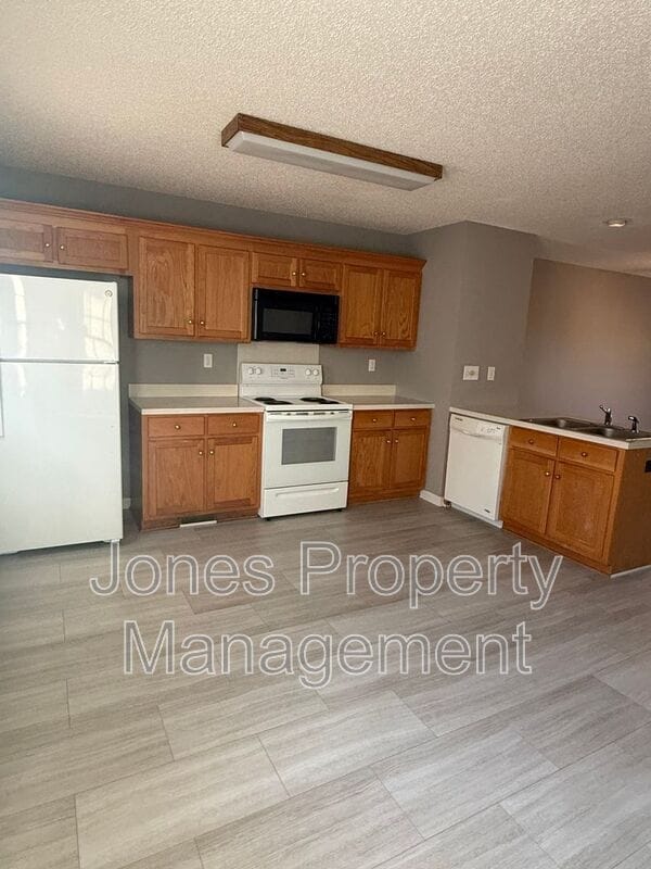 Building Photo - 805 Grove St