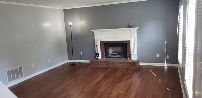 Building Photo - 760 Indian Lake Dr NW