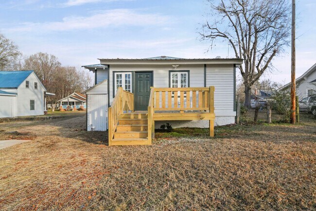 Building Photo - 1703 Lowder St