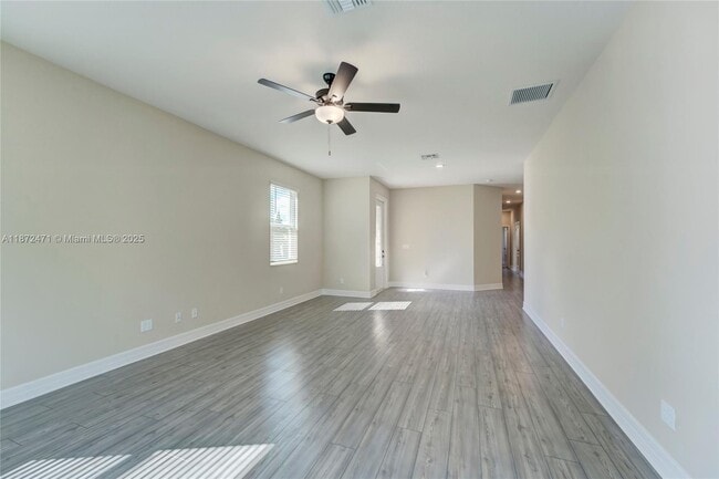 Building Photo - 1734 Party Pl