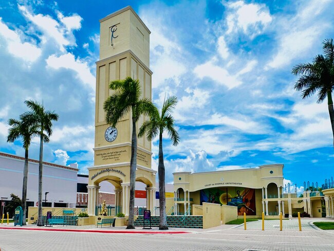 Building Photo - 485 E Royal Palm Rd