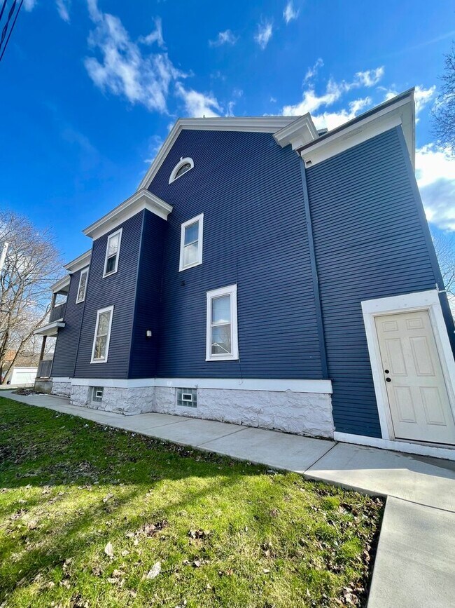 Building Photo - 300 Milburn Dr