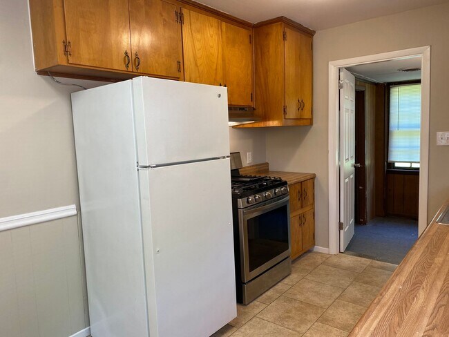 Building Photo - 3-Bedroom  cutie ! APPLY today at All3Real...