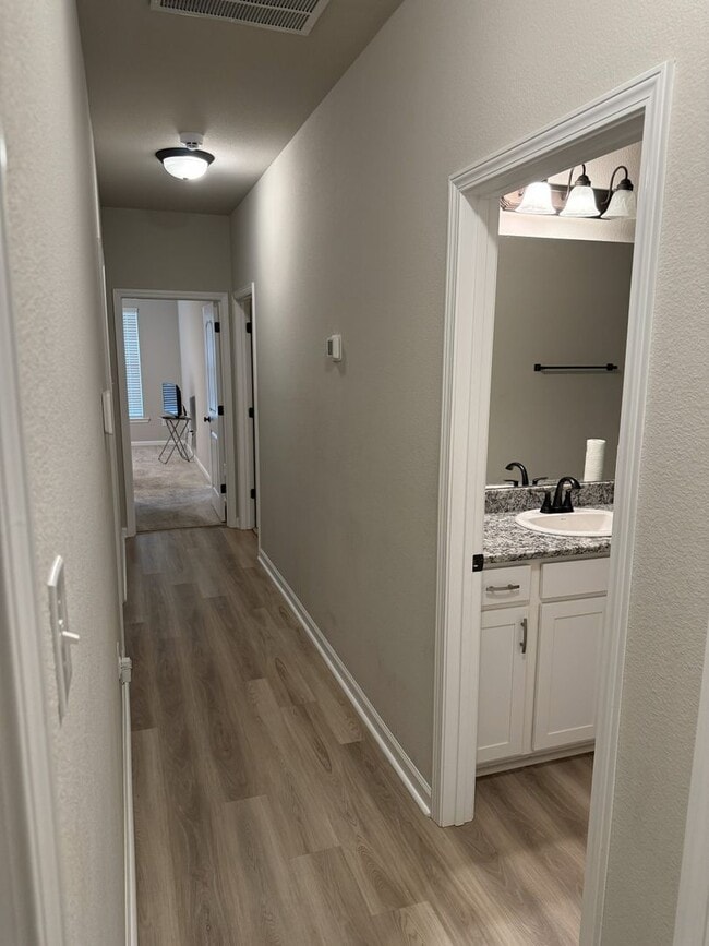 Building Photo - Spacious 4BR, 2BA Home in coveted Cambre Oaks Subdv - Gonzales