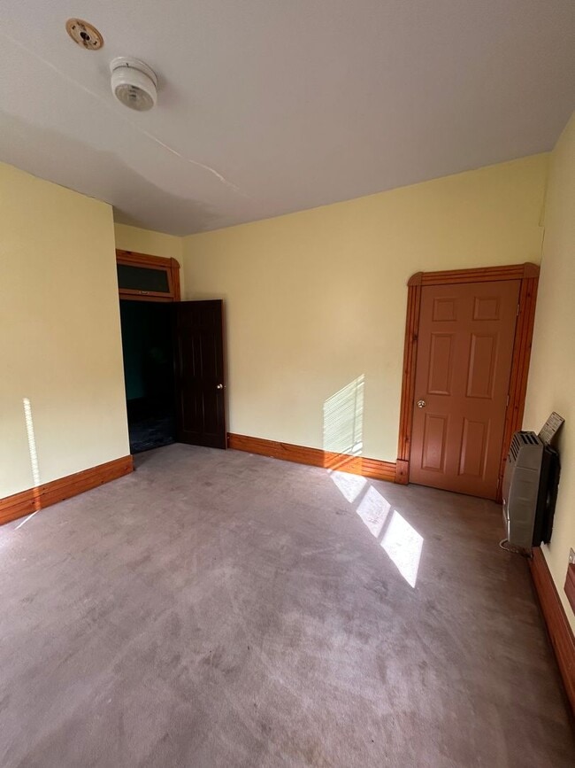 Building Photo - 307 S Idaho St