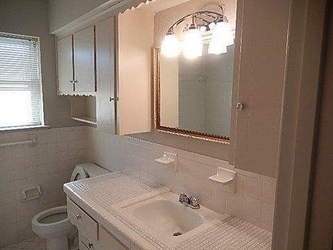 Building Photo - 8403 Lullwater Dr
