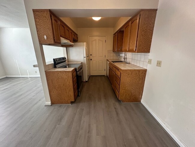 Building Photo - Water, Sewer, Garbage paid