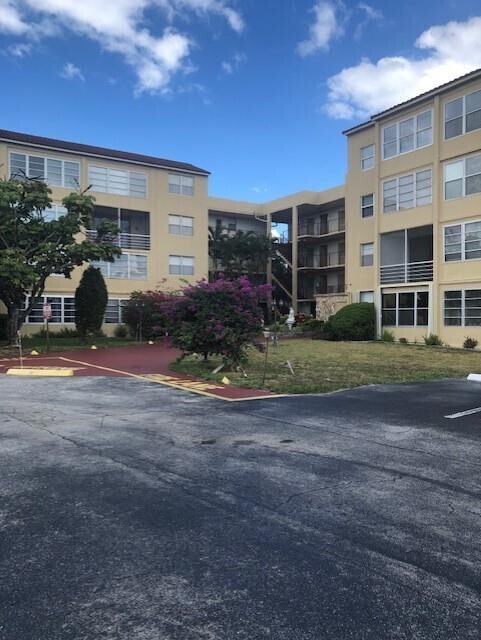 Primary Photo - 2801 Somerset Dr