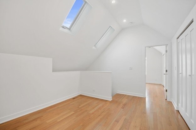 Building Photo - 1217 W Wellington Ave