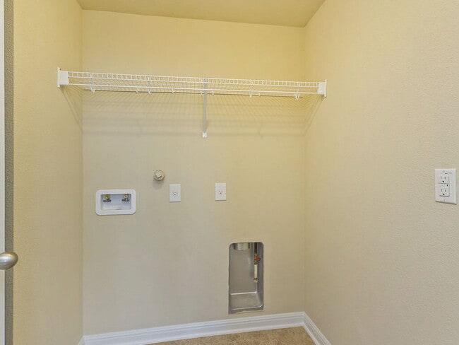 Building Photo - 335 Rachel St