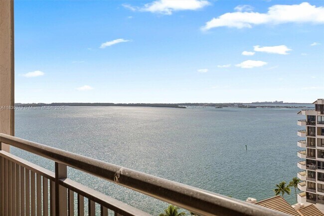 Building Photo - 540 Brickell Key Dr