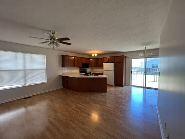 Building Photo - DEERFIELD SUBDIVISION MOVE IN READY! 3 Bed...