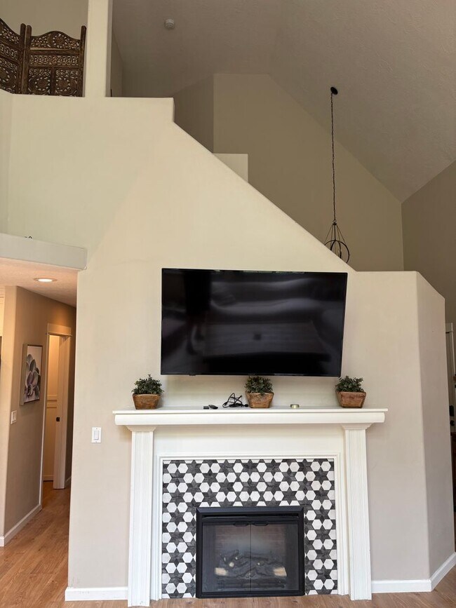 Building Photo - 64633 E Sandy River Ln