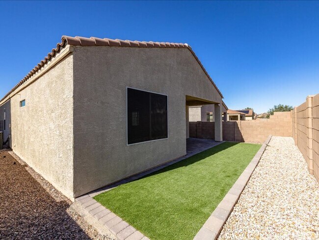 Building Photo - Modern Comfort Meets Community Living – 3 Bed, 2 Bath Beauty with Resort-Style Amenities!