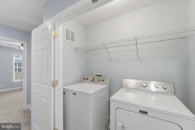 Building Photo - 2425 Huntington Park Dr