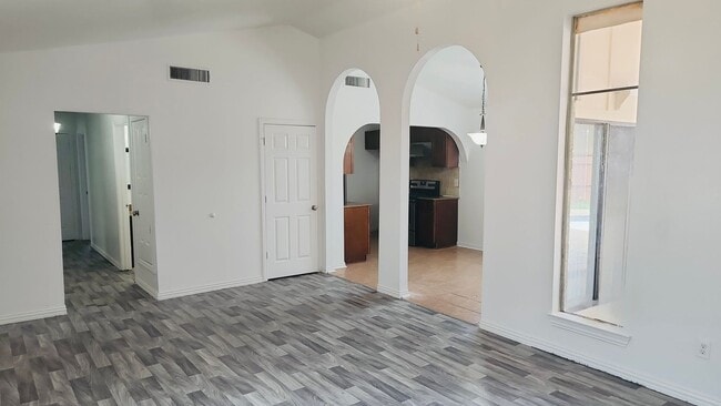 Building Photo - Beautiful 4-Bedroom Home with Pool in Carr...