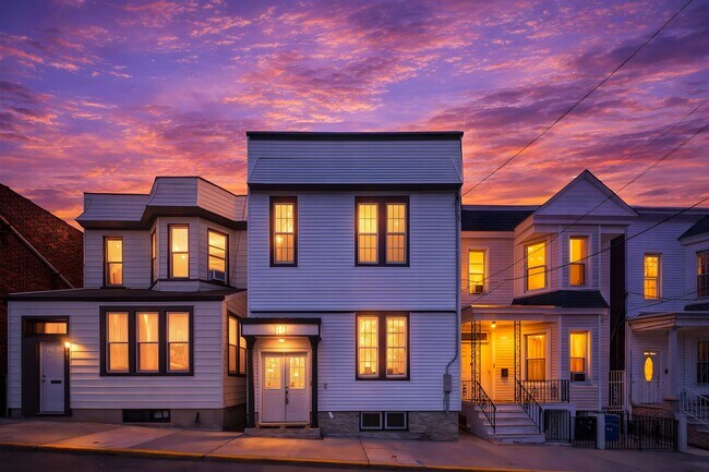 Building Photo - 1111 53rd St