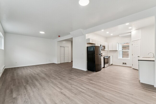 Building Photo - 913