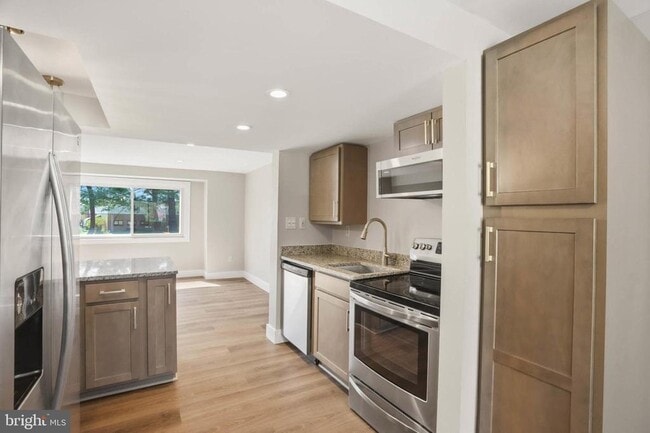 Building Photo - 9419 Merryrest Rd