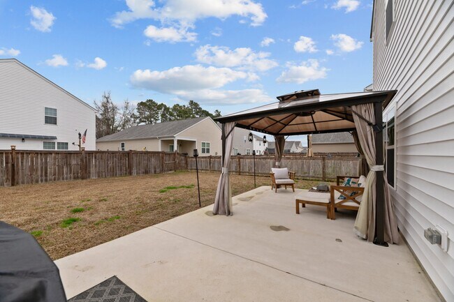 Building Photo - 301 Ginger Dr