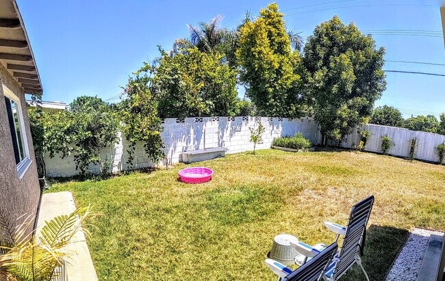 Building Photo - 6532 Gross Ave