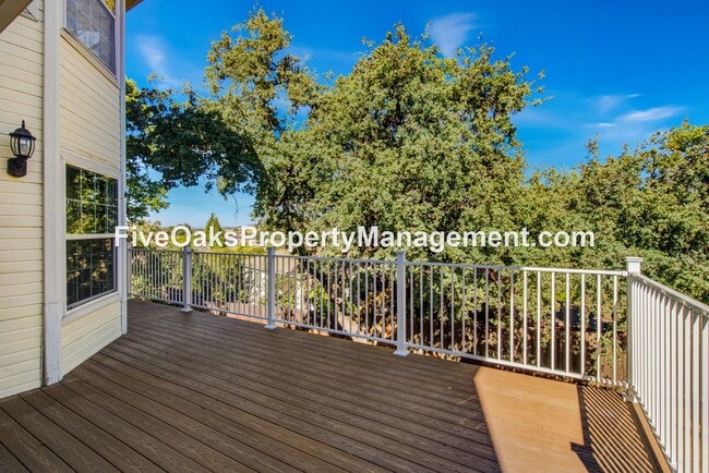 Building Photo - 2025 Moonstone Cir