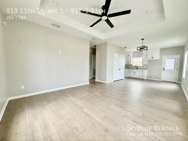 Building Photo - 913 S 13th St