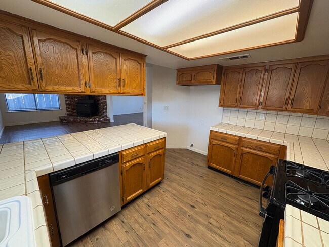 Building Photo - 636 Ramblewood Ct