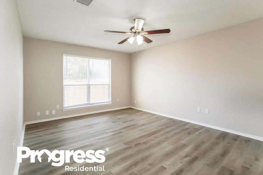 Building Photo - 1201 Cardinal Oaks Dr