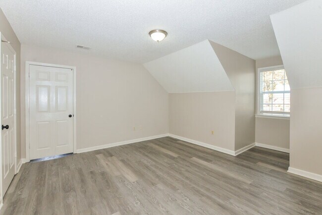 Building Photo - 9453 Bryant Trent Blvd