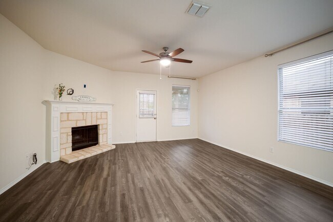 Building Photo - 27110 Saddlefoot Way