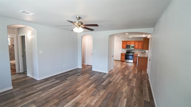 Building Photo - 917 Redoak Dr