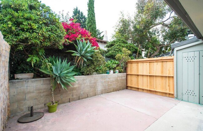 Building Photo - 507 Avenida Victoria