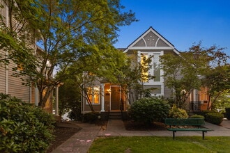 Building Photo - Beautiful End-Unit Townhome in Highland Parc | Water & Sewer Included!- AVAILABLE NOW FOR RENT!!