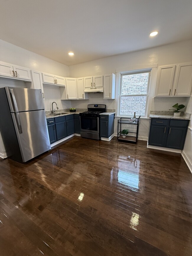 Building Photo - 5092 W Monroe St